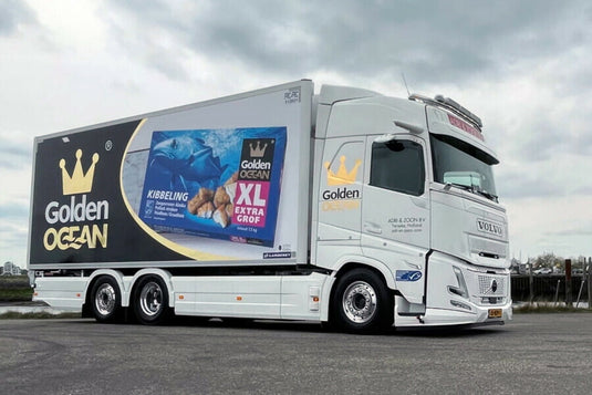 【予約】2026年発売予定 Volvoボルボ FH AERO GLOBETROTTER リーファートラック 6X2 Adri & Zoon / WSI 1/50 建設機械 模型