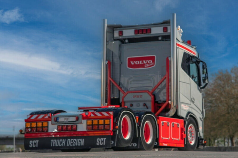 ギャラリービューアに画像をロードする, 【予約】2026年発売予定 Volvoボルボ FH5 SLEEPER CAB 6X2 TAG AXLE PBT Belgium / WSI 1/50 建設機械 模型
