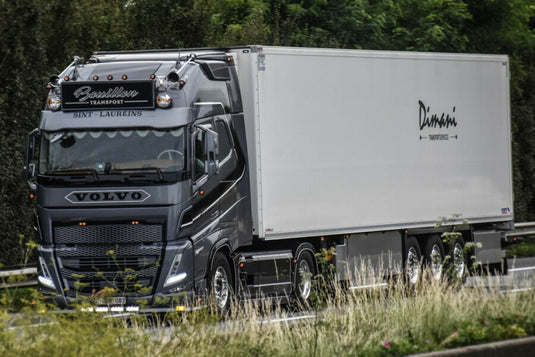 【予約】2026年発売予定 Volvoボルボ FH5 GLOBETROTTER XL 4X2 リーファートレーラー 3 AXLE Bouillon / WSI 1/50 建設機械 模型