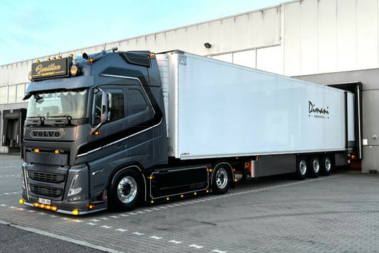 【予約】2026年発売予定 Volvoボルボ FH5 GLOBETROTTER XL 4X2 リーファートレーラー 3 AXLE Bouillon / WSI 1/50 建設機械 模型