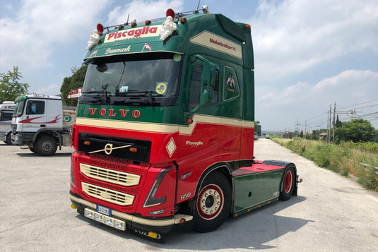 【予約】2026年発売予定 Piscaglia VOLVO FH5 GLOBETROTTER XL 4X2 / WSI 1/50 ミニカー トラック模型