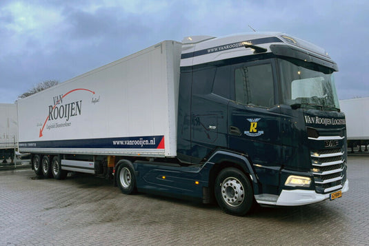 【予約】2026年発売予定 DAF XG MY25 4X2 ボックストレーラー 3軸 Van Rooijen Logistiek B.V. / WSI 1/50 建設機械 模型