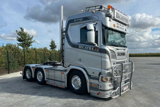 【予約】2026年発売予定 Scaniaスカニア R NORMAL CR20N 6X2 TWIN STEER Becatrans / WSI 1/50 建設機械 模型