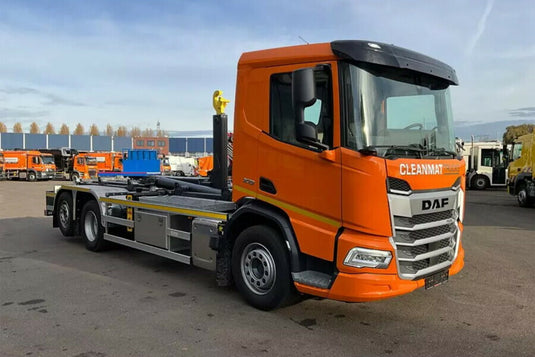 【予約】2026年発売予定 DAF XD DL MY25 6X2 TAG AXLE RIGED TRUCK HOOKLIFT + 15M3 CONTAINER CLEANMAT Trucks / WSI 1/50 建設機械 模型