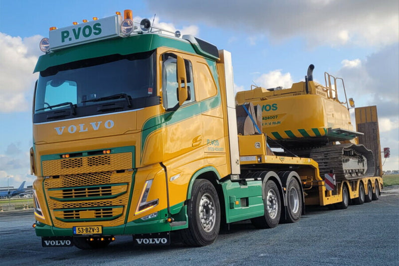 ギャラリービューアに画像をロードする, 【予約】2026年発売予定 Volvoボルボ FH5 MY2024 SLEEPER CAB 6X2 TWIN STEER SEMI WHEEL WELL LOW LOADER P. Vos / WSI 1/50 建設機械 模型
