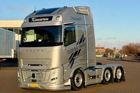 【予約】2026年発売予定 Christian Lerche VOLVO FH AERO GLOBETROTTER XXL 6X2 TWIN STEER / WSI 1/50 ミニカー トラック模型