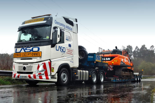 【予約】2027年発売予定 Laso VOLVO FH AERO GLOBETROTTER 6X4 LOW LOADER 3 AXLE / WSI 1/50 ミニカー トラック模型