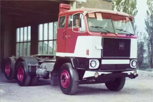 【予約】2026年発売予定 ITW VOLVO F88 6X2 TAG AXLE / WSI 1/50 ミニカー トラック模型