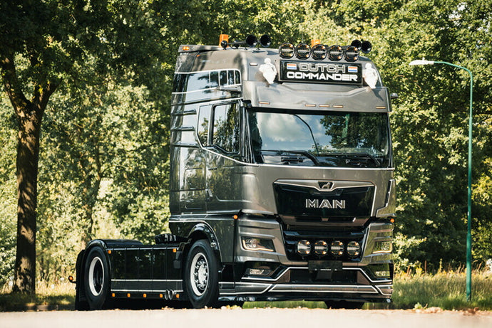 【予約】2025年発売予定 PREMIUM LINE DUTCH COMMANDER MAN TGX GX 4×2 トラクタヘッド トラック / WSI 1/50 建設機械模型 工事車両