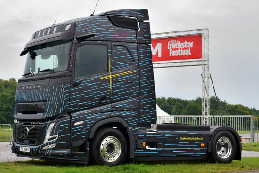 【予約】2026年発売予定 PREMIUM LINE VOLVO FH エアロ グローブトロッター 4X2 トラック / WSI 1/50 建設機械模型 工事車両