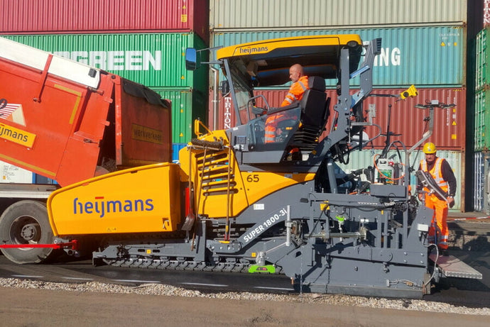 【予約】2026年発売予定 HEIJMANS V?GELE SUPER 1803-3 舗装車 / WSI 1/50 建設機械模型 工事車両