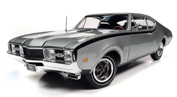 1968 Oldsmobile Hurst Olds 2-Door Post in Peruvian Silver /AMEAMERICAN MUSCLE 1/18 ミニカー
