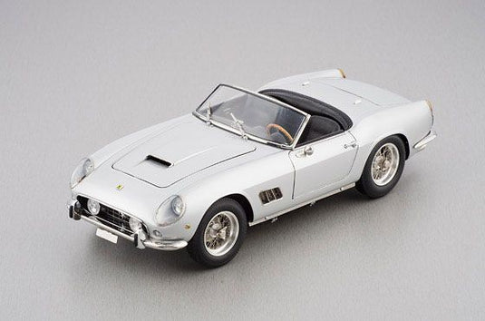 【予約】フェラーリ　250　ＧＴ　ＳＷＢ　カリフォルニア　スパイダー　1961　シルバー /CMC 1/18 ミニカー