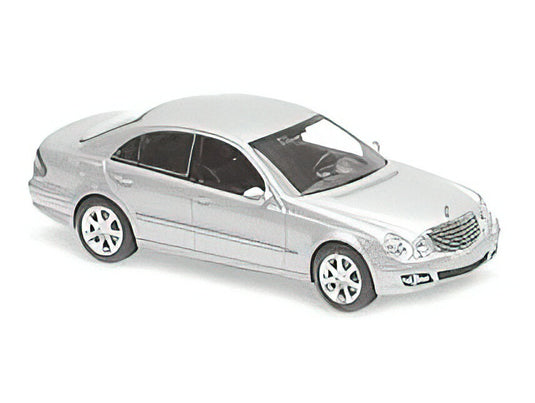 【予約】2023年発売予定MERCEDES-BENZ - E-CLASS (W211) 2006 - DARK BLUE MET /Minichamps 1/43 ミニカー