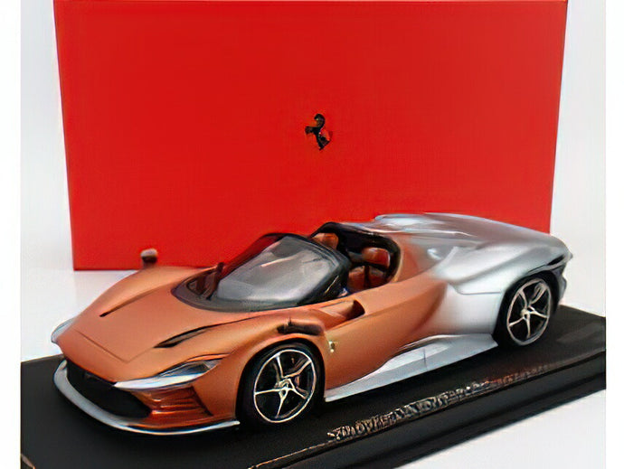 FERRARI  DAYTONA SP3 OPEN ROOF ICONA 2022 - CON VETRINA - WITH SHOWCASE - SEAT ORANGE - TITANIUM GREY/BBR 1/18ミニカー