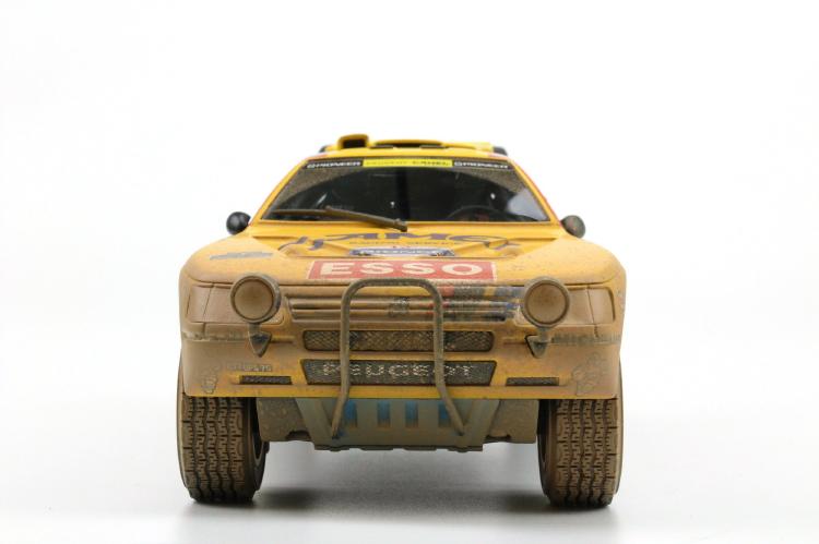 ギャラリービューアに画像をロードする, 【予約】６月以降発売予定Peugeotプジョー 405 GT T-16 Paris Dakar Winner 1990 dirty  /TOPMARQUES 1/18  ミニカー

