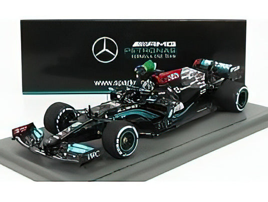 MERCEDES GP F1 W12 MERCEDES M12 EQ POWER+ TEAM AMG PETRONAS MOTORSPORT FORMULA ONE N 44 WINNER BRAZILIAN GP 2021 LEWIS HAMILTON - WITH FIGURE AND FLAG - BLACK GREEN  /SPARK  1/43 ミニカー