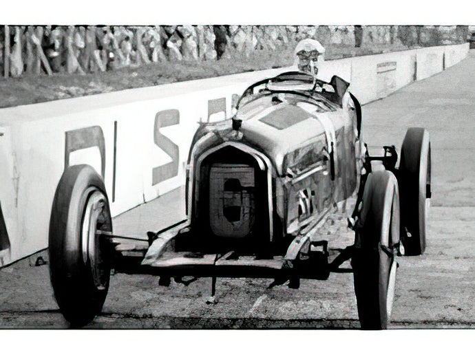 ALFA ROMEO - F1 P3 N 6 WINNER MONZA GP 1932 R.CARACCIOLA - RED  /CMC 1/18 ミニカー