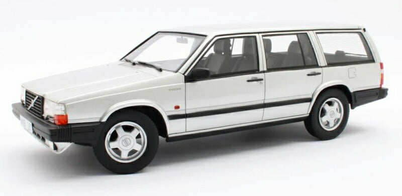 ギャラリービューアに画像をロードする, Volvo 740 Turbo Estate silver 1988 /Cult Models 1/18 ミニカー

