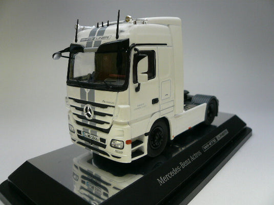 メルセデスベンツ　アクトロス 4X2 ホワイト　トラクター　トラック 740/04 /NZG 1/50 建設機械模型