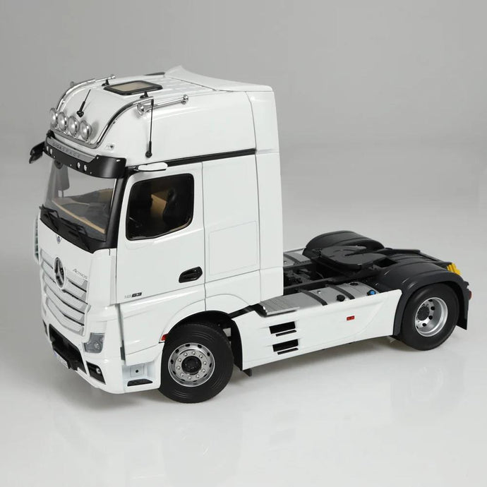 Mercedes-Benz Actros GigaSpace 4x2 white トラック トラクタ/NZG  1/18 模型