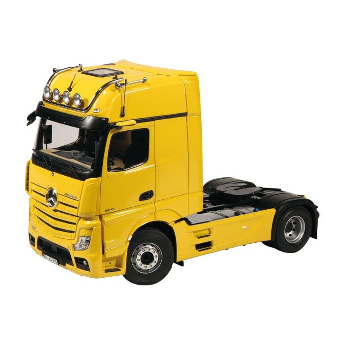 【予約】MERCEDES BENZ ACTROSメルセデスベンツアクトロス GIGASPACE 4X2 truck tractor broomyellowトラック トラクタ/NZG 1/18 建設機械 模型ミニカー  はたらく車 重機