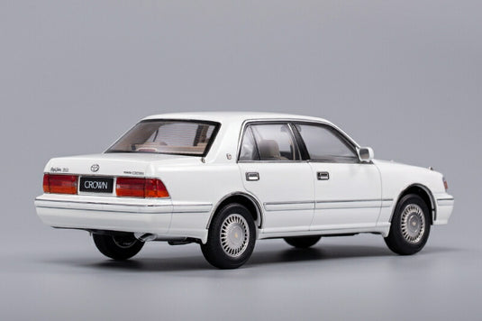 【予約】2022年発売予定Toyota Crownトヨタクラウン Limousine White 左ハンドル  /Kengfai 1/18 ミニカー