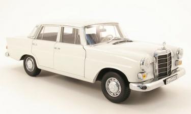 【メルセデスベンツ純正】Mercedes Benz 190 / 200 D W110 ホワイト　/Norevノレブ 1/18 ミニカー