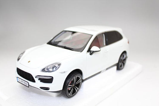 ボトルポルシェ　カイエン　ターボ　S　ミニカー　PORSCHE　CAYENNE　TURBO S　白　ホワイト 乗用車