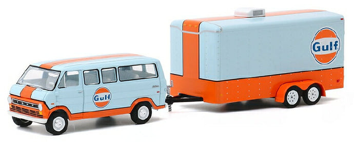 【予約】7月以降発売予定1972 Ford Club Wagon Gulf Oil with Enclosed Car Hauler /Greenlight 1/64 ミニカー