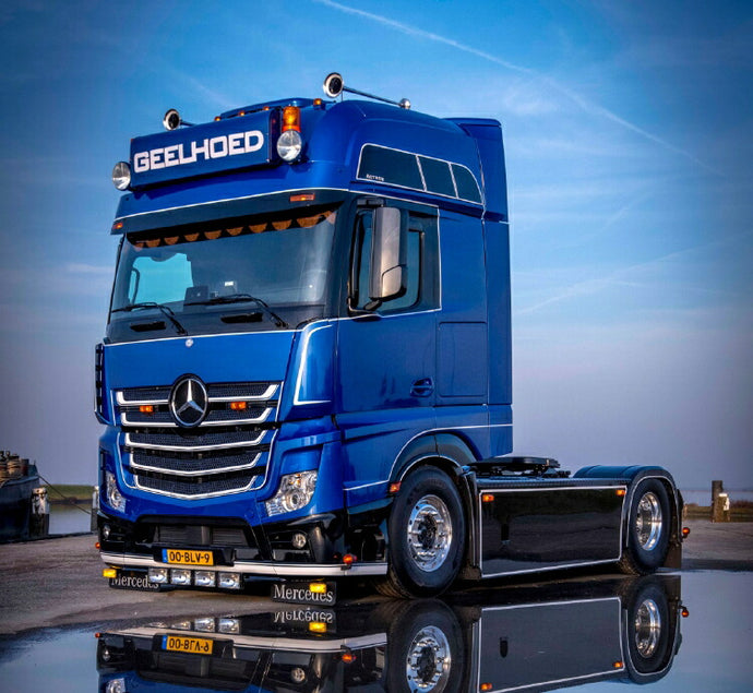 【予約】2021年1月-3月以降発売予定Geelhoed Mercedes Benz Actros Gigaspace 4x2 トラック トラクタヘッド  /IMC 1/50 建設機械 模型ミニカー  はたらく車