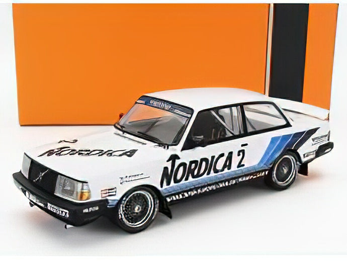 VOLVO - 240 TURBO TEAM NORDICA RAS SPORT N 2 BRNO ETCC 1986 U.GRANBERG - T.LINDSTROM - WHITE LIGHT BLUE /IXO 1/18 ミニカー