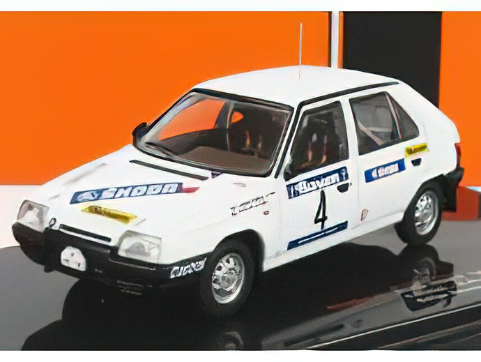 SKODA - FAVORIT 136L (night version) N 4 RALLY VALASSKAA ZIMA 1989 L.KRECEK - B.MOTL - WHITE /IXO 1/43 ミニカー