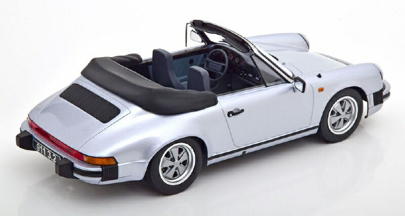 ギャラリービューアに画像をロードする, 【予約】3月以降発売予定Porscheポルシェ 3.2 Cabrio 250.000. 911series 1988 silvergrey /KK SCALE 1/18 ミニカー
