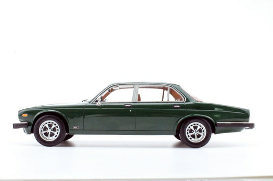 Jaguarジャガー XJ6 1982 green /LS-Collectibles 1/18 レジン ミニカー