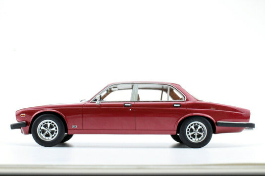 Jaguarジャガー XJ6 1982 Bordeaux /LS-Collectibles 1/18 レジン ミニカー