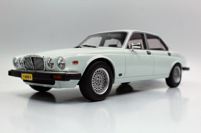 【予約】8月以降発売予定JAGUARジャガー XJ6 1982 white /LS Collectibles 1/18 ミニカー