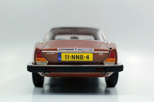 【予約】8月以降発売予定JAGUARジャガー XJ6 1982 bronze /LS Collectibles 1/18 ミニカー