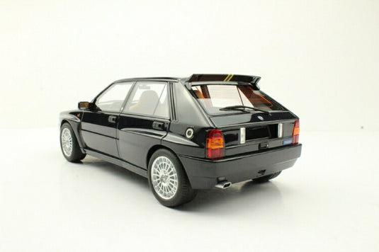 【予約】8月以降発売予定Lancia Delta Integrale Evolution II Black Club HF /LS Collectibles 1/18 ミニカー