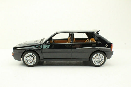 【予約】8月以降発売予定Lancia Delta Integrale Evolution II Black Club HF /LS Collectibles 1/18 ミニカー