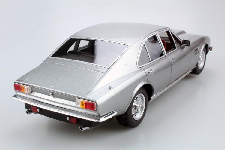 ギャラリービューアに画像をロードする, Aston Martinアストンマーチン Lagonda 1974 saloon シルバー /LS COLLECTIBLES 1/18  レジンミニカー
