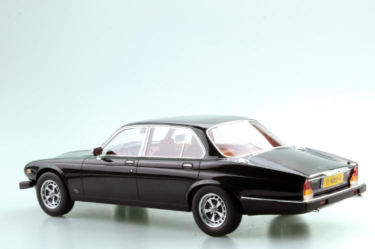 ギャラリービューアに画像をロードする, 【予約】1月以降発売予定Jaguar XJ6 1982 ブラック /LS COLLECTIBLES 1/18  レジンミニカー
