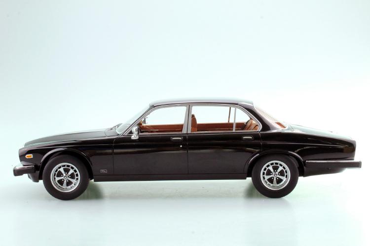 ギャラリービューアに画像をロードする, 【予約】1月以降発売予定Jaguar XJ6 1982 ブラック /LS COLLECTIBLES 1/18  レジンミニカー
