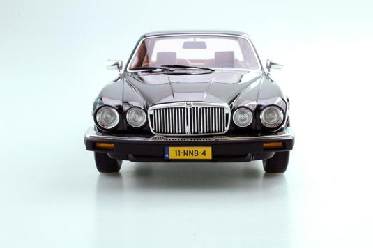 【予約】1月以降発売予定Jaguar XJ6 1982 ブラック /LS COLLECTIBLES 1/18  レジンミニカー