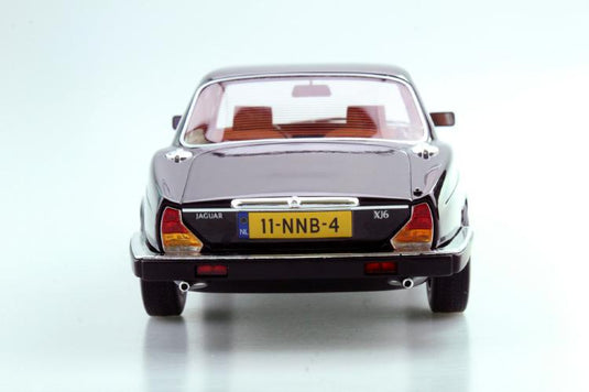 【予約】1月以降発売予定Jaguar XJ6 1982 ブラック /LS COLLECTIBLES 1/18  レジンミニカー