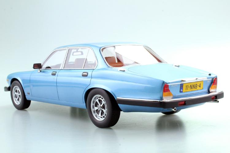 ギャラリービューアに画像をロードする, 【予約】12月以降発売予定Jaguar XJ6 1982 ブルー /LS COLLECTIBLES 1/18  レジンミニカー
