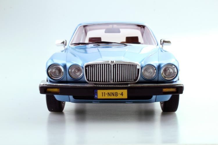 ギャラリービューアに画像をロードする, 【予約】12月以降発売予定Jaguar XJ6 1982 ブルー /LS COLLECTIBLES 1/18  レジンミニカー
