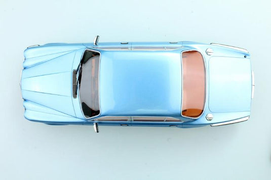 【予約】12月以降発売予定Jaguar XJ6 1982 ブルー /LS COLLECTIBLES 1/18  レジンミニカー