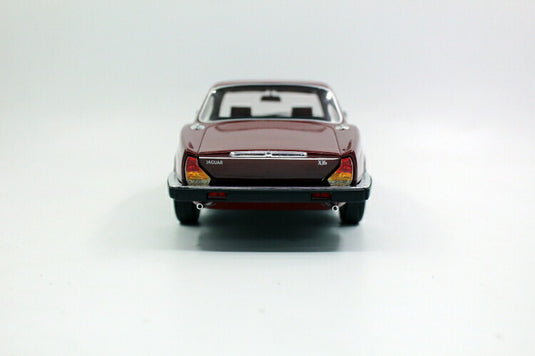 【予約】12月以降発売予定Jaguarジャガー XJ6 1982 Bordeaux  /Ls Collectibles  1/18 ミニカー