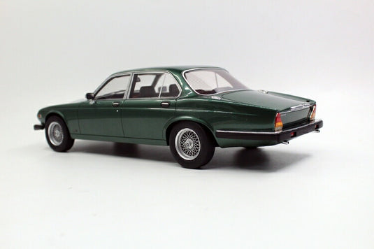 Jaguarジャガー XJ6 1982 Light metallic green  /Ls Collectibles  1/18 ミニカー